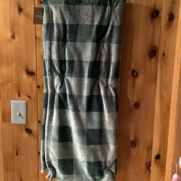 Eddi Bauer Home 60” x 70” Plaid Print Ultra Plush Throw Blanket - Picture 2 of 3